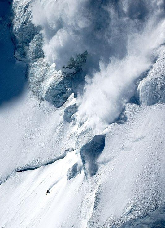 游客在新疆旅游目睹雪崩全过程,大声尖叫会加重雪崩吗?