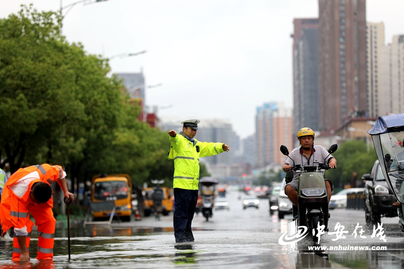 警察拉警戒线图片