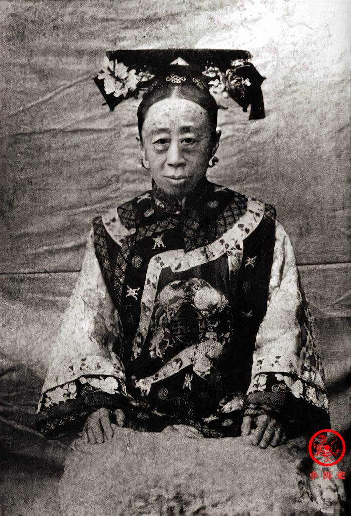 老照片:清朝末代公主,容颜惊人;王爷之子清秀帅气