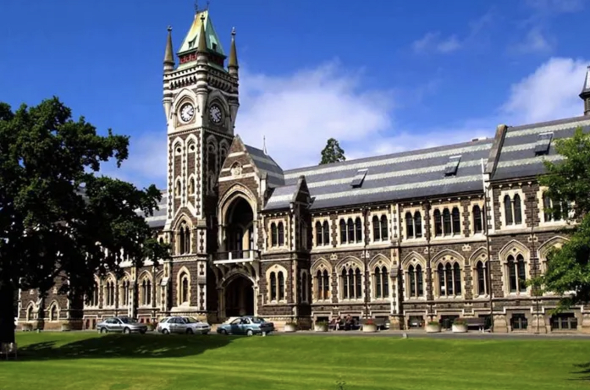 首先,出国留学可以获得更广阔的视野,眼界丰富了