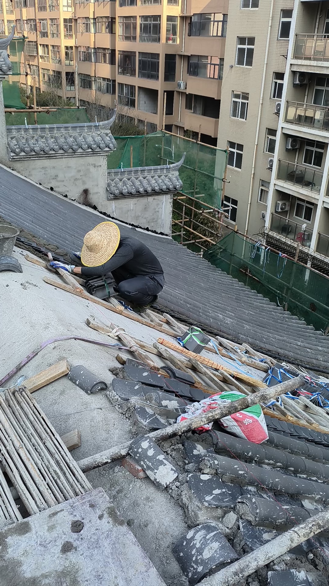 古建筑 四合院 祠堂 屋面挂瓦施工中