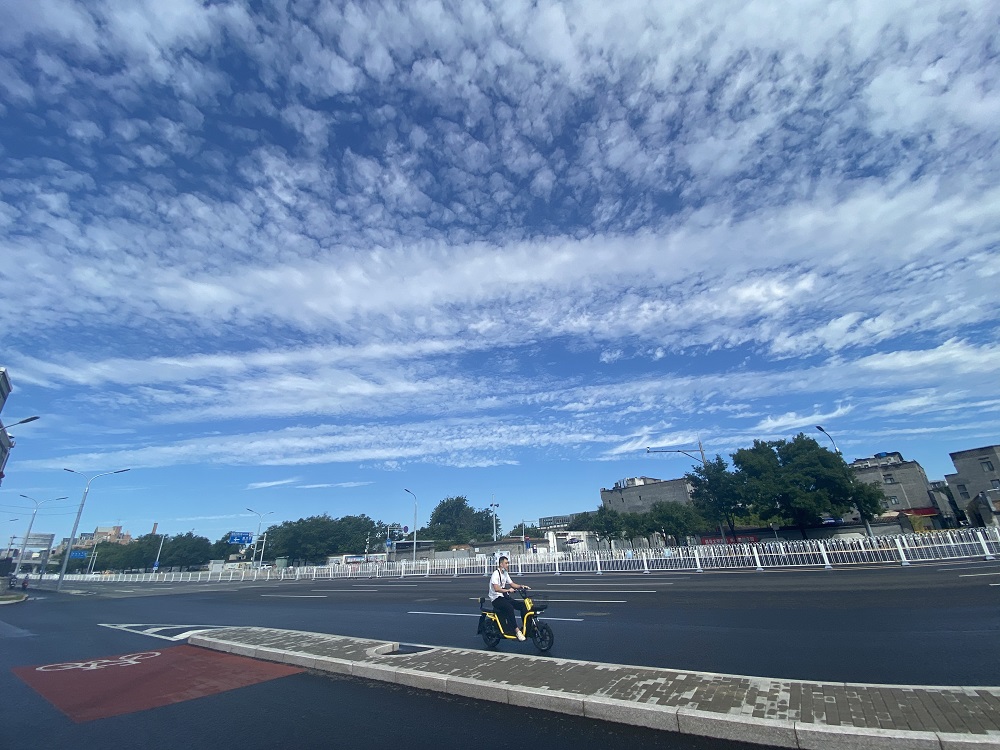 精华|大片来了！北京大雨过后天空美如仙境，一半蓝色云海一半碧空如洗