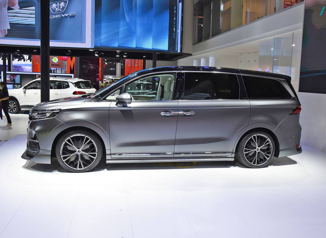 发光标,磨砂漆,木地板,荣威大4座mpv!哪里不胜埃尔法?