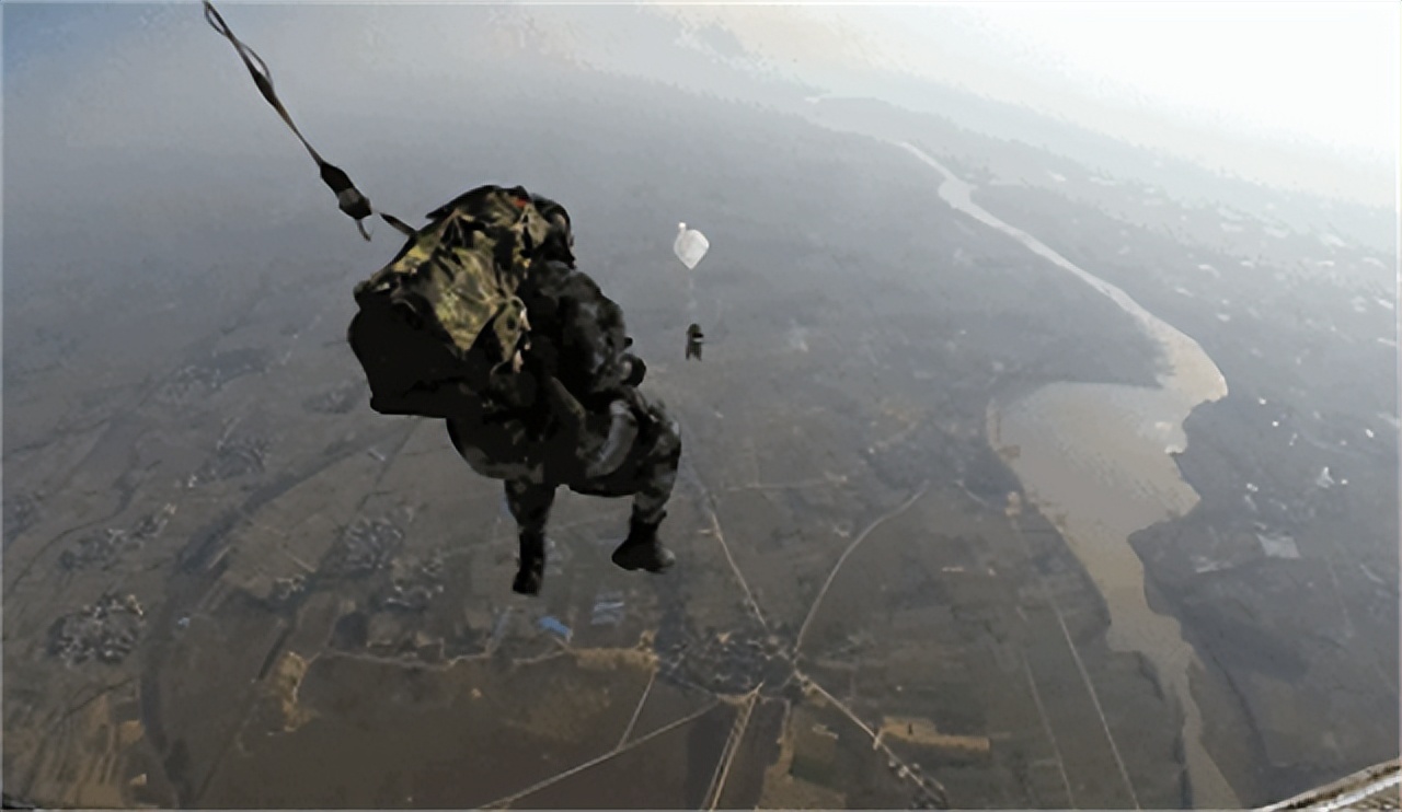 汶川地震,空降兵15勇士从4999米高空搏命一跳,如今是什么职位?
