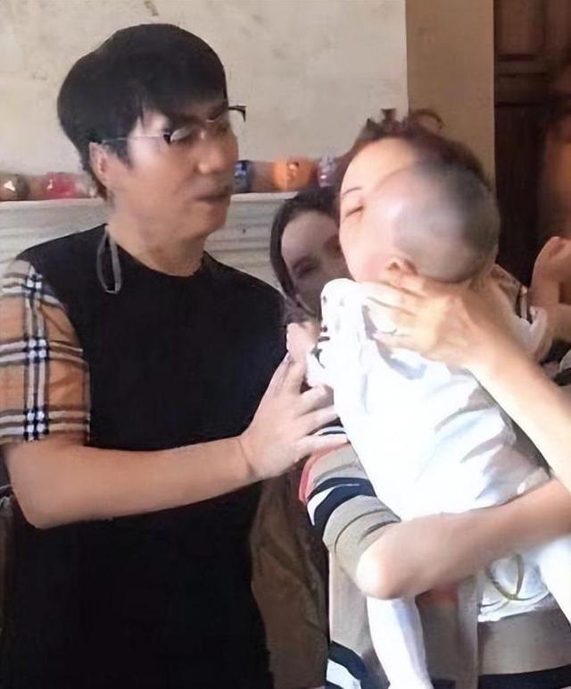 国家一级演员范明,娶大6岁二婚老婆恩爱23年,继子是他一生骄傲
