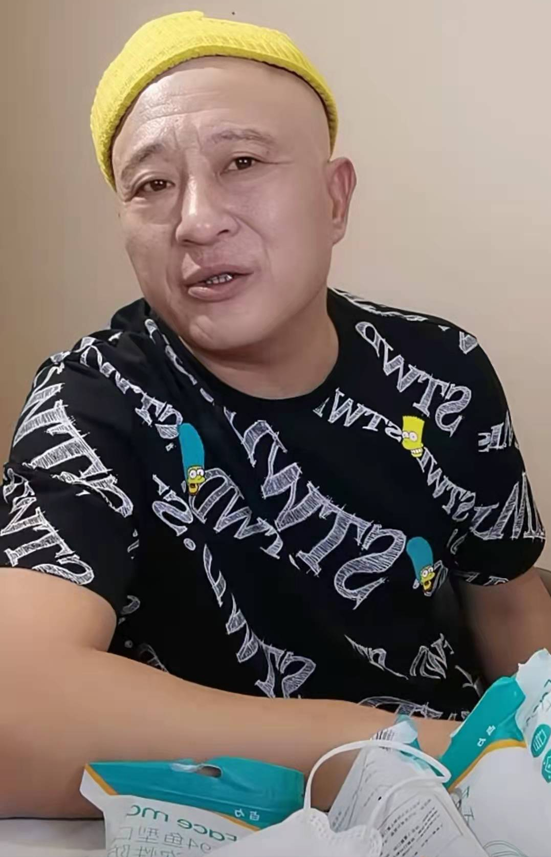 "赵四"直播卖口罩,誓为粉丝送福利,反遭网友调侃:日用夜用?