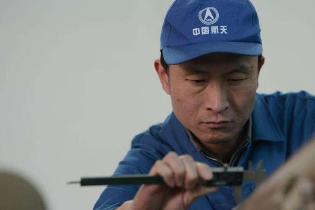 火药雕刻师徐立平:为火药整形,与死亡共舞,26年造就大国工匠