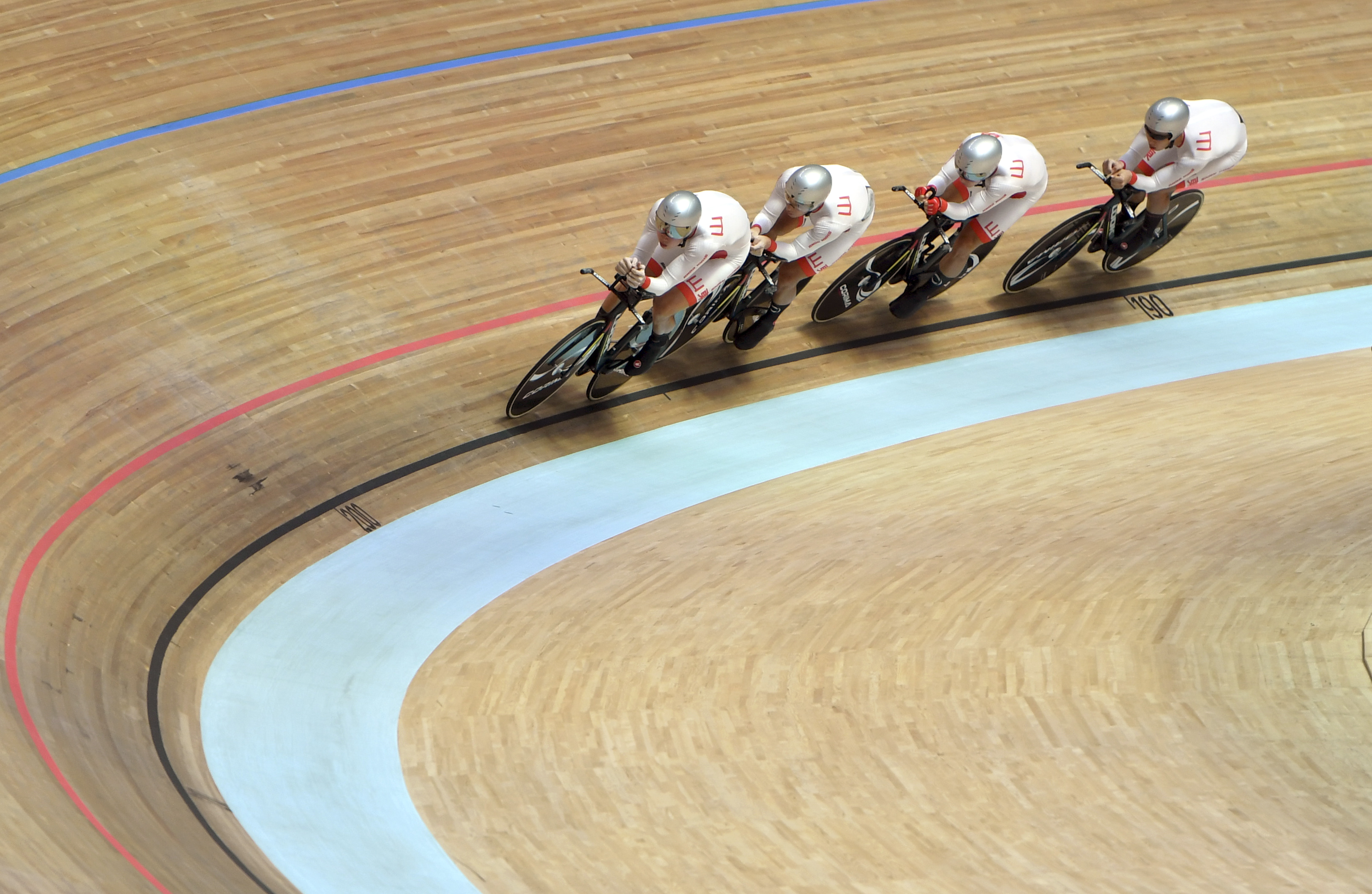 场地自行车——男子团体追逐赛决赛赛况