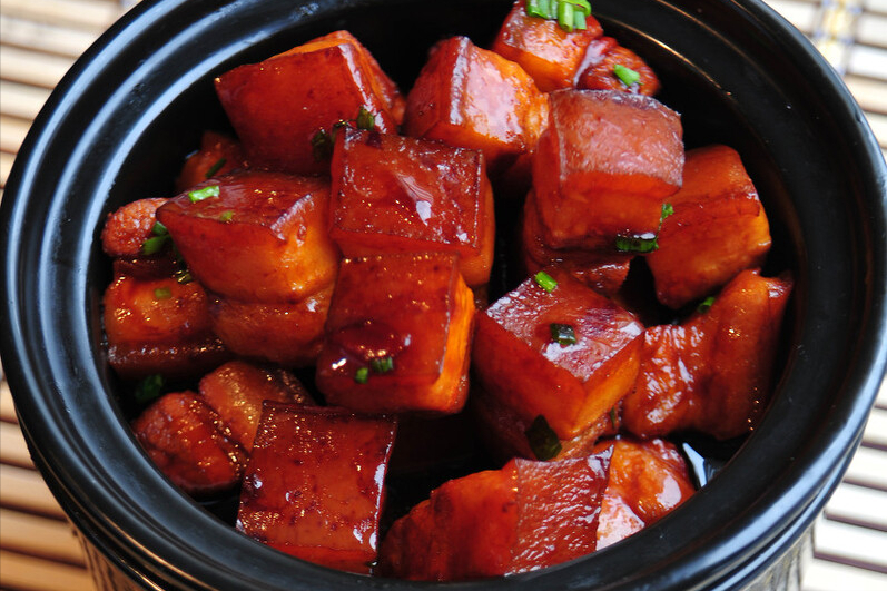 炖红烧肉,20年老厨师教我2窍门,软糯鲜香,肥而不腻,真过瘾