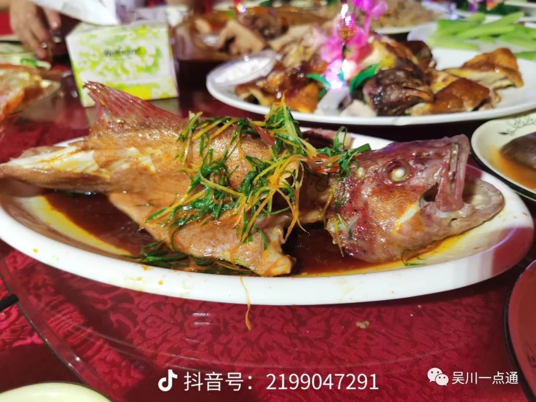 震撼!深圳吴川商会会长陈阳华嫁女,万元酒席,宾客派大红包!