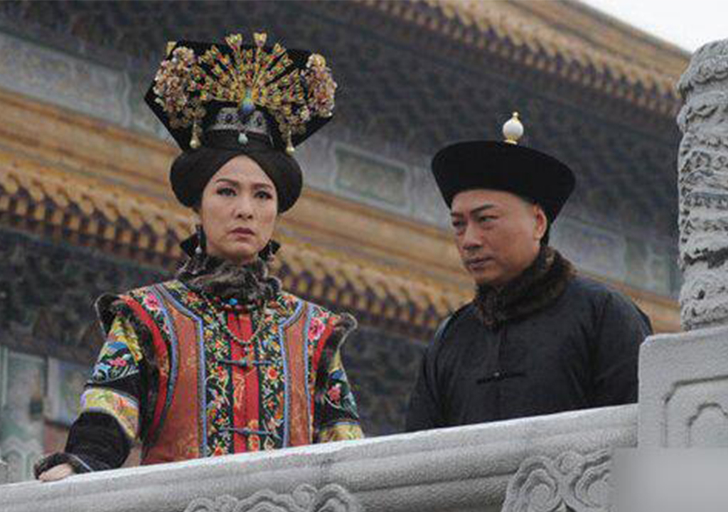 李莲英幼时被财主抢走一块地,风光后回乡,他的报复方式太过阴险