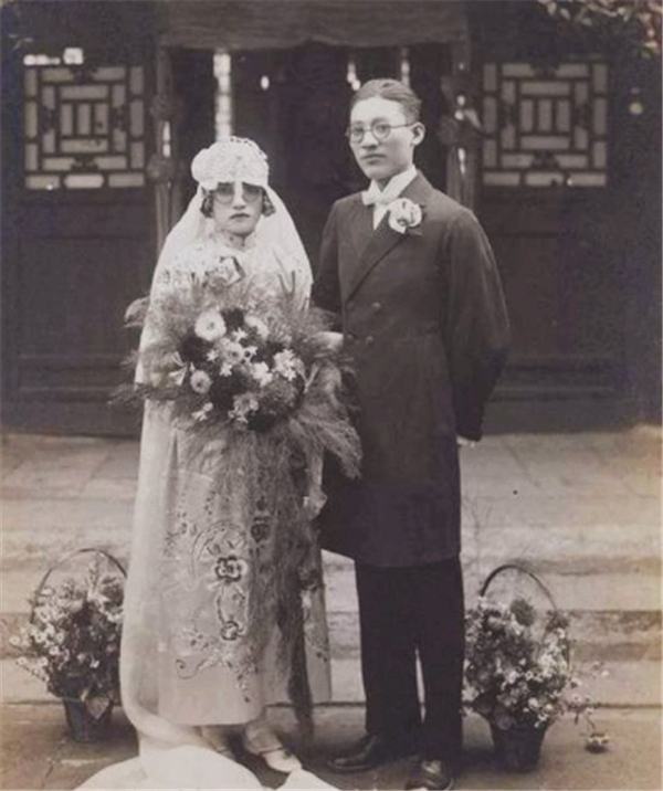 蒋廷黻:被原配纠缠18年,到死没能离婚,葬礼上两个妻子同时出席