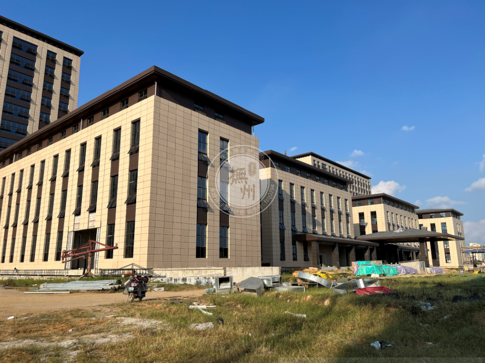 其中新冠肺炎疫情防控大楼位于临川区第一人民医院新院区,建筑面积