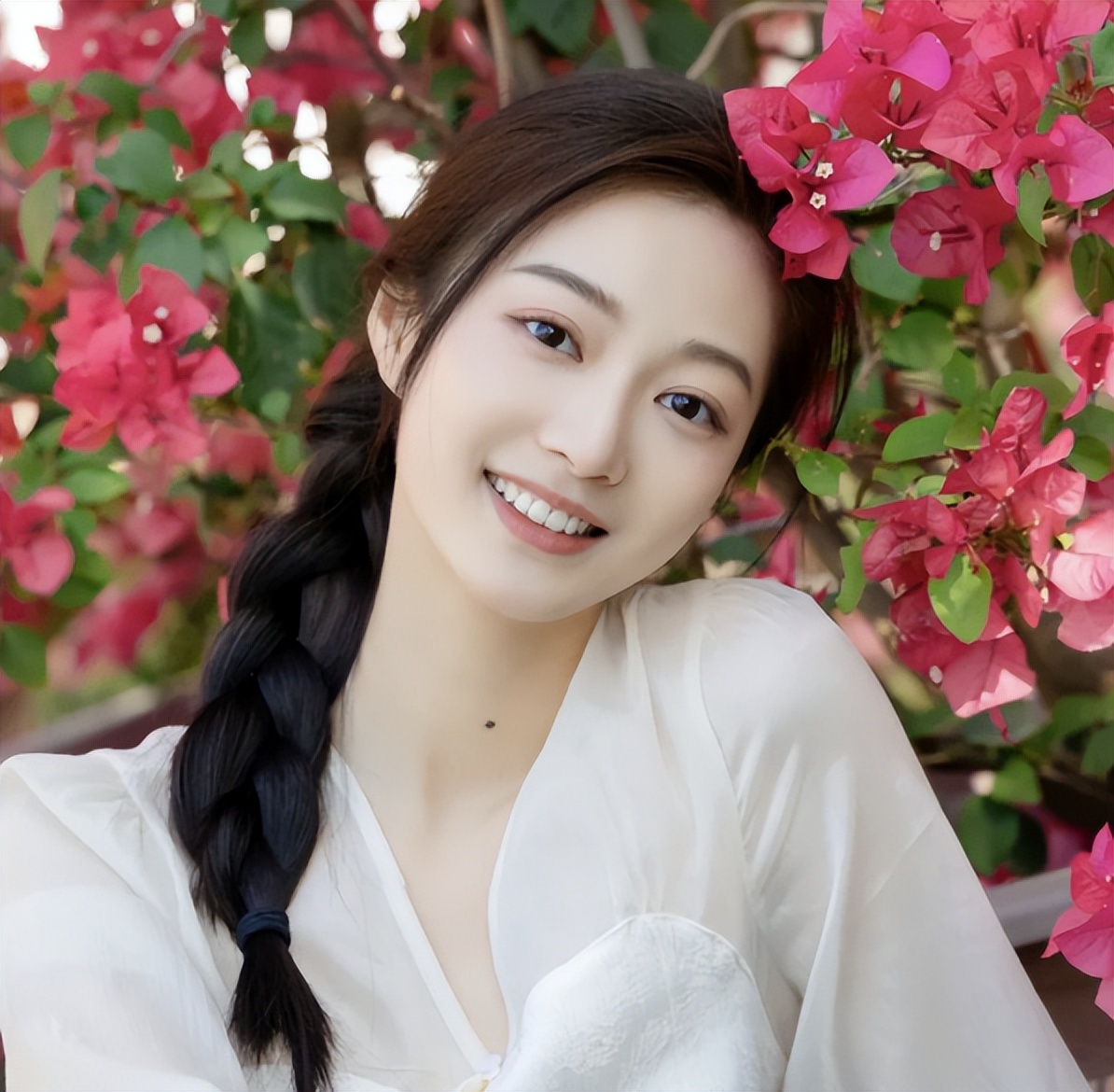 复旦校花冯琳跨年夜亮相,成为东方卫视主持人,颜值变化今非昔比