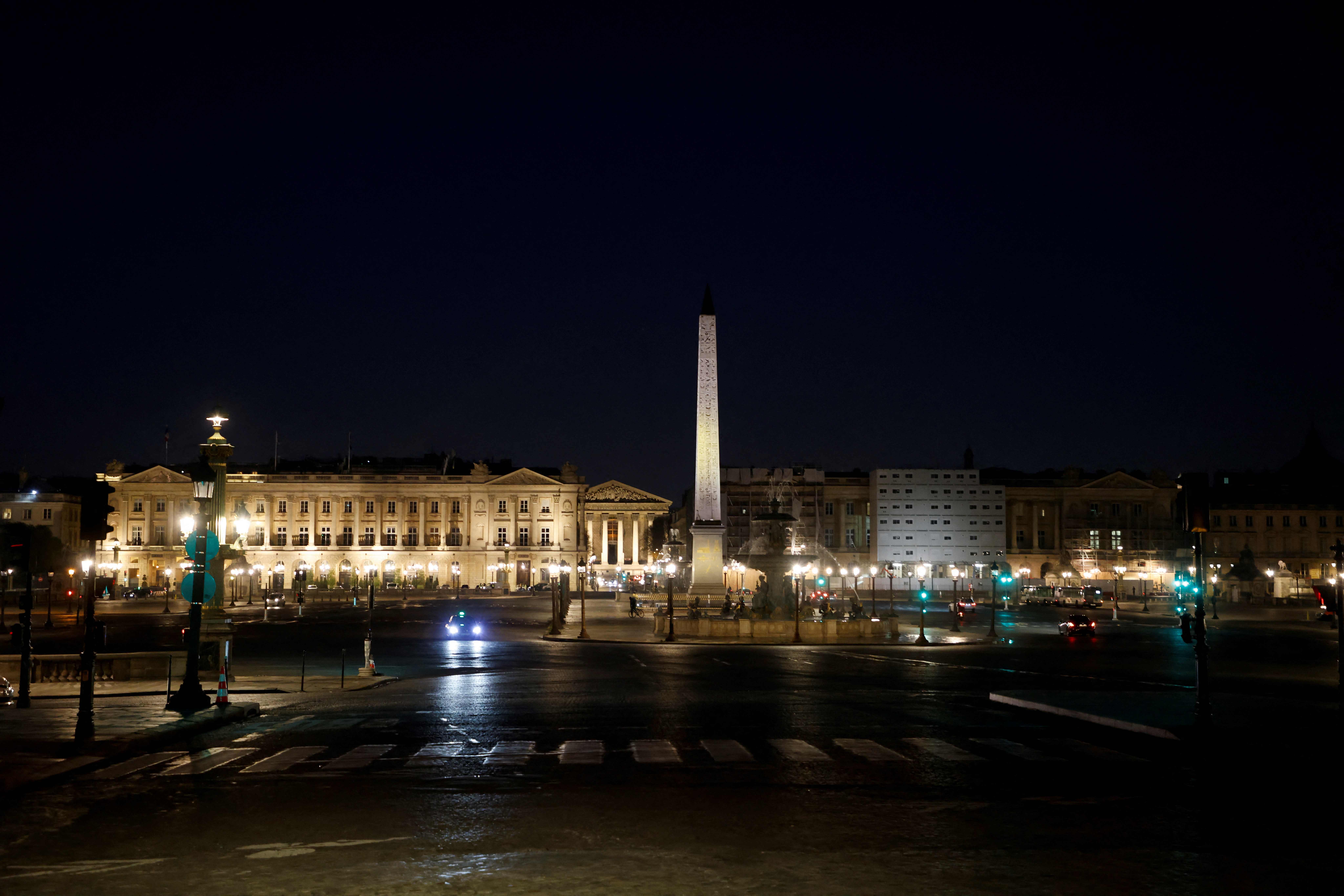 法国进入夏令时 宵禁时间延后1小时