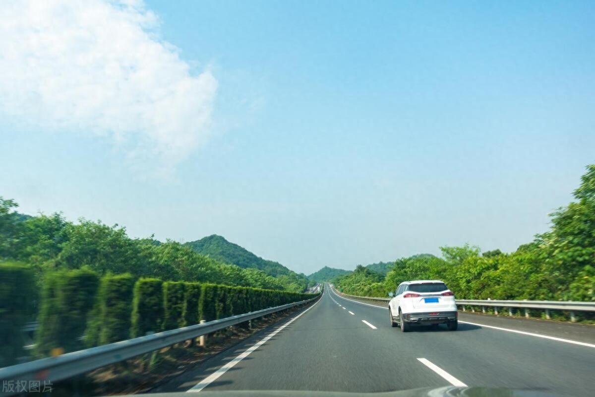 在汽车驾驶的世界里,关于高速行驶与省油之间的关系似乎成了一门微妙