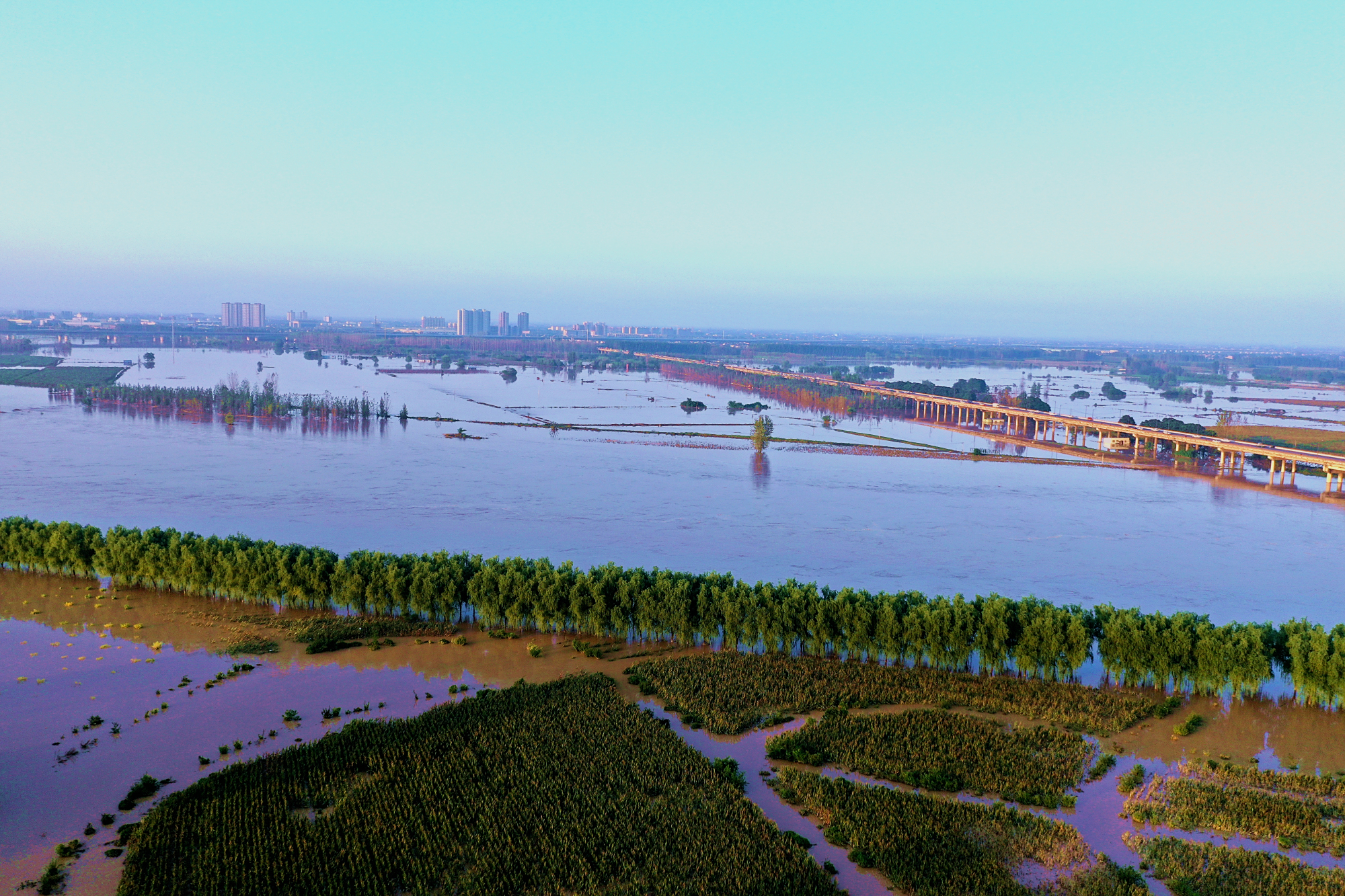 航拍渭河涨水漫滩(高清组图)