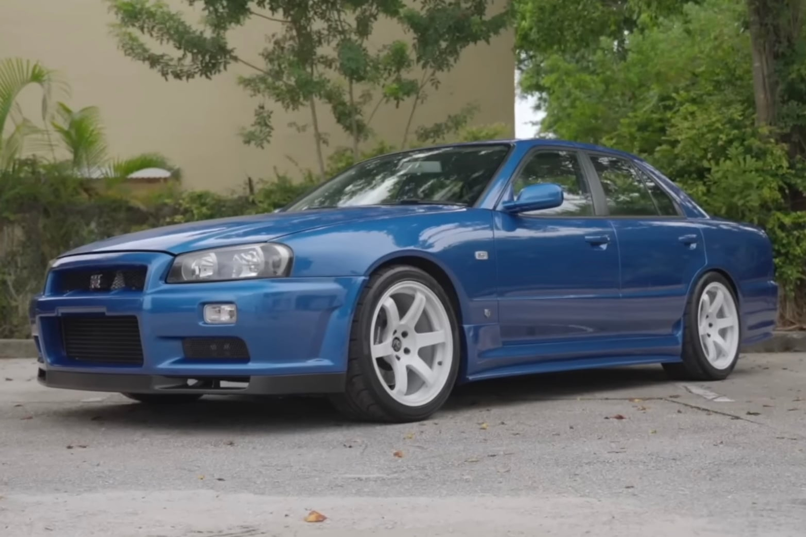 r34 nissan skyline以许多东西而闻名