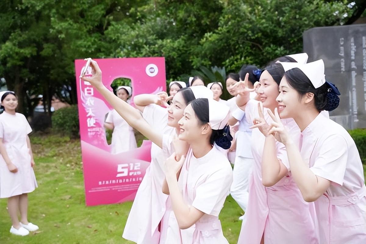 年年感悟年年新,绍兴护士学校举行护士节系列活动