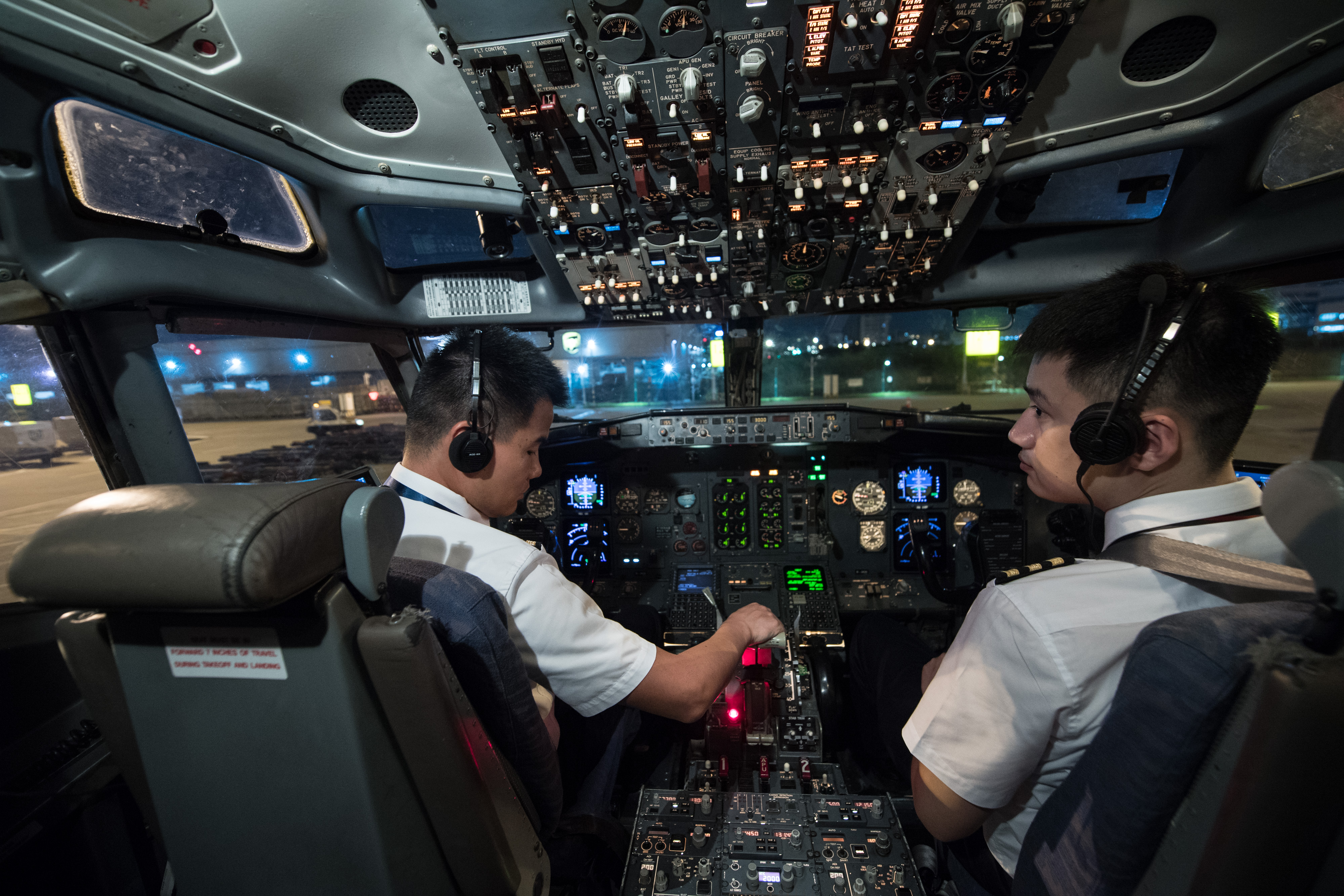 汪勤金:从快递仓管员到飞行员的"逆袭"(11)