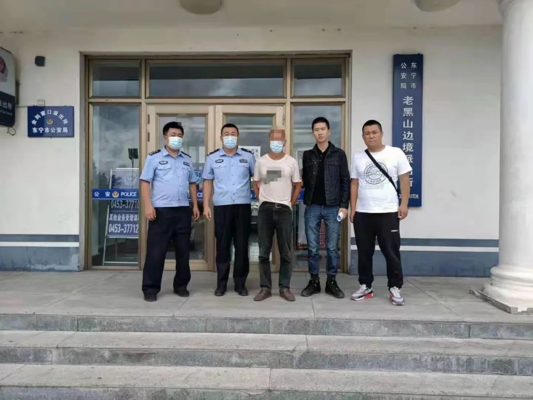 东宁警方破获一起盗窃山羊案 群众送锦旗致谢