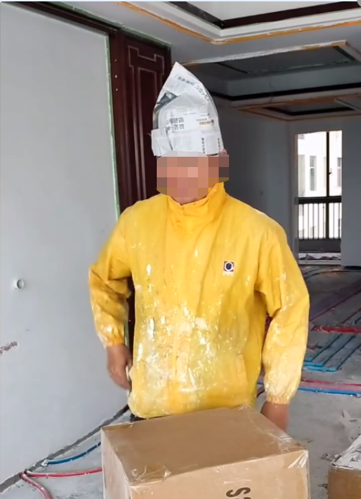 油漆工被行政拘留7日,就因为折个纸帽戴头上