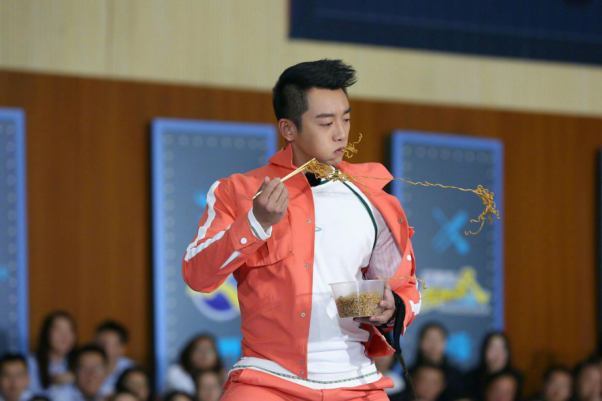 郑恺在跑男团中的称号是"小猎豹",因为他曾经是国家二级短跑运动员