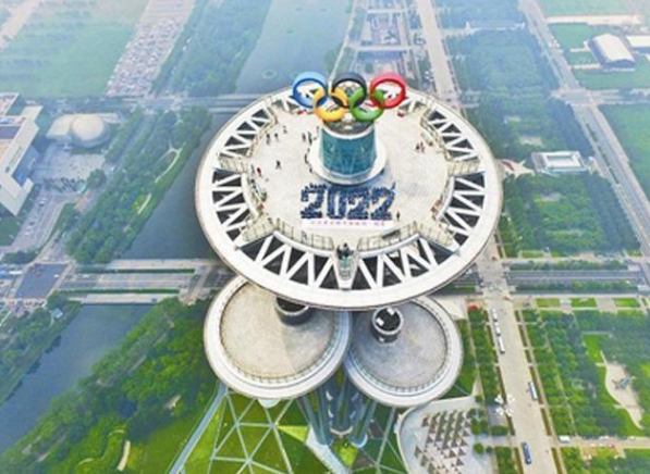 北京有一座奇特的建筑物,像5根钉子插在地上,爬上顶部风景最好