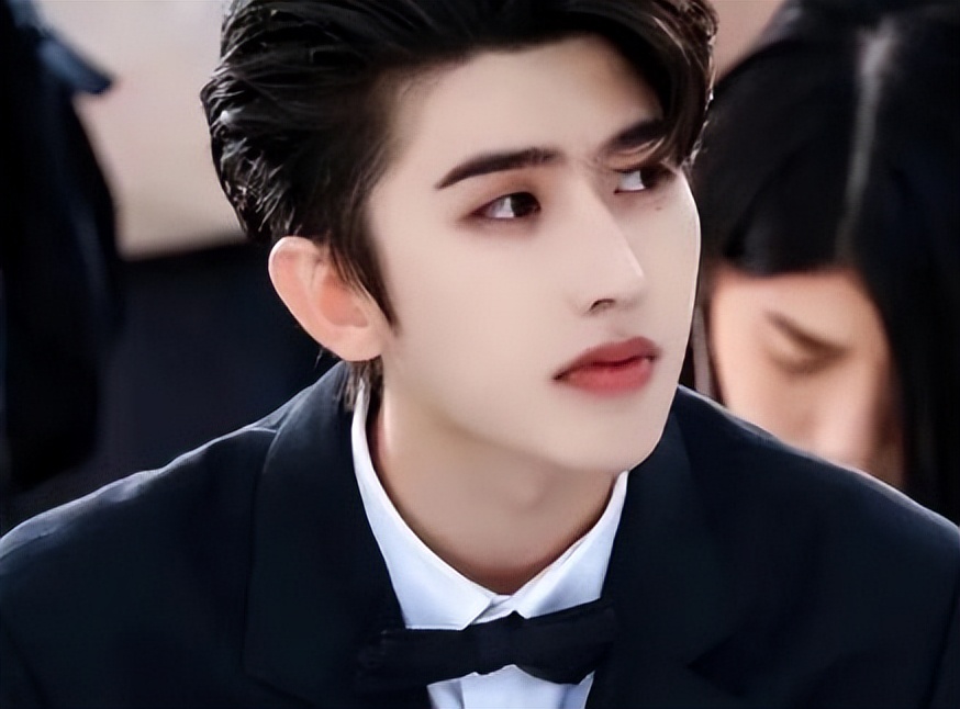 后续!蔡徐坤首度回应一夜情致女生怀孕打胎:"亲密照"不是我!