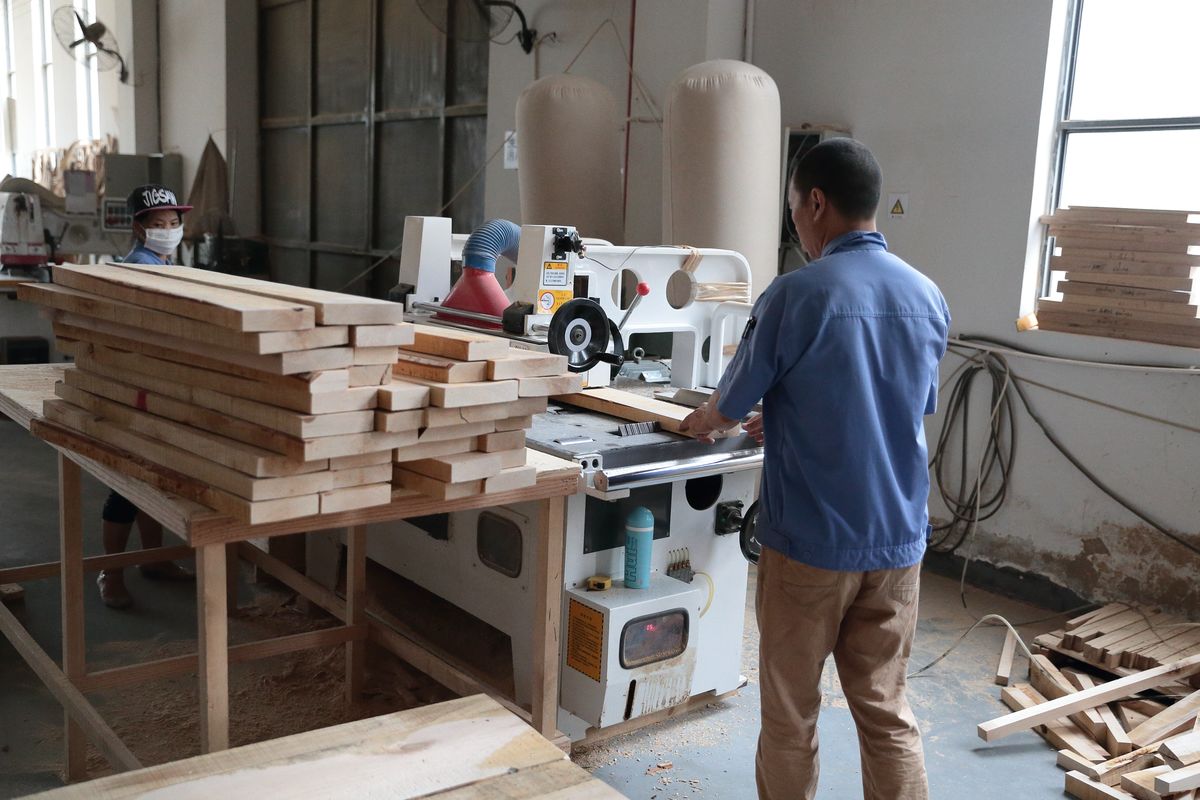 大连庄河第一富豪:打造家具制造龙头企业,产品热销全球