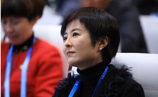 张泉灵因咳血结束主持生涯,转身就把147万积蓄转给上海二混子