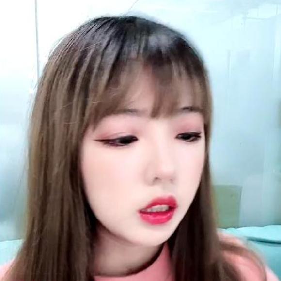 郝一点整容成功了?直播露脸细节曝光,和之前大变样