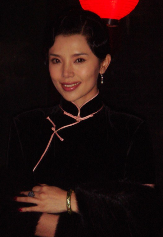 还记得演丽嫔的李佳璇吗?出道20多年,因导演丈夫去世渐渐隐退了