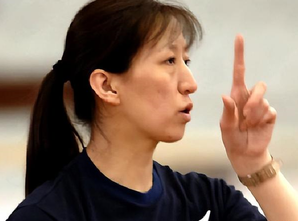 中国女排夺冠,杨昊贡献巨大,超越男教练的作用,蔡斌是否考虑