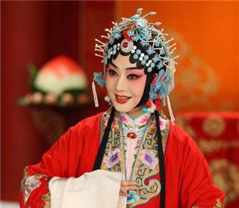 被不少人称为"京剧第一美人"的李胜素,究竟是个怎样的人?