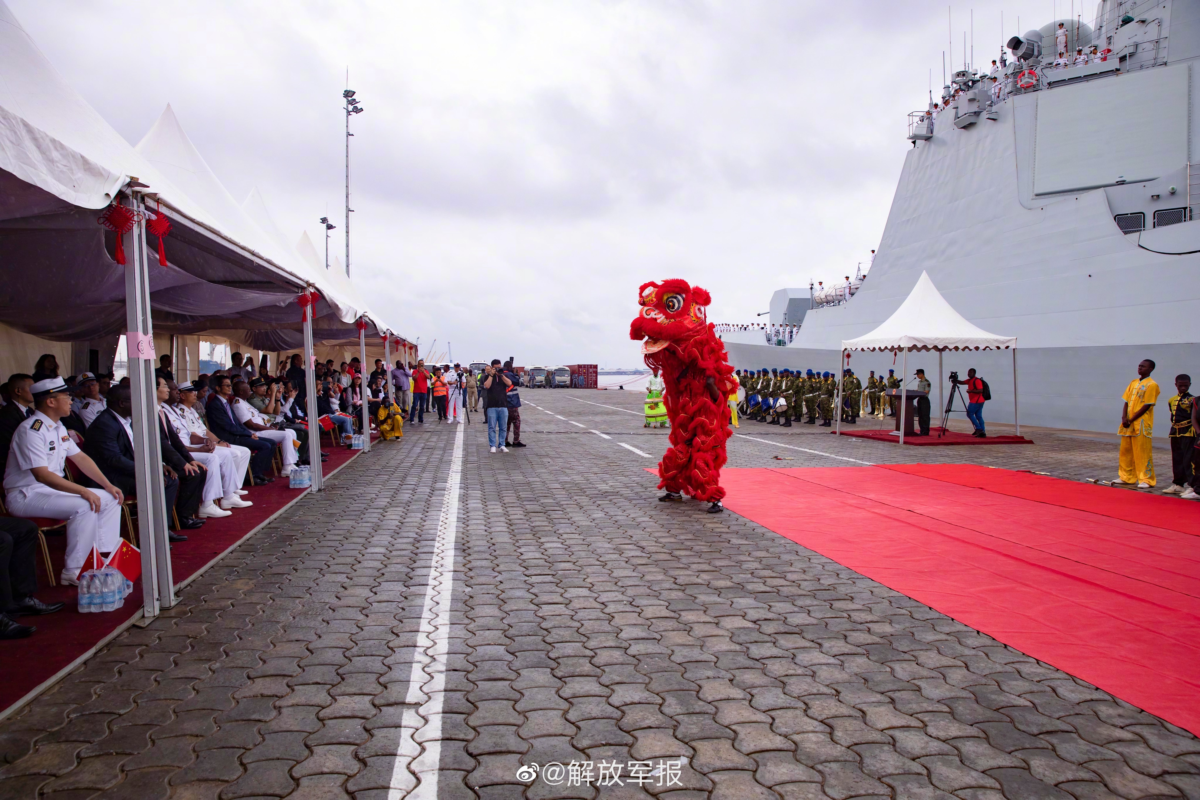 海军第43批护航编队抵达科特迪瓦阿比让进行友好访问