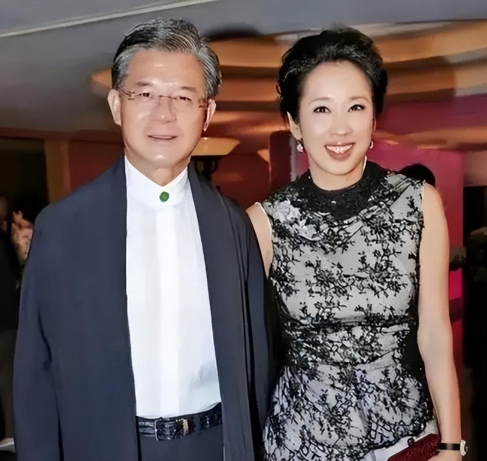 霍家不肯让朱玲玲抛头露面为何肯让郭晶晶频频接代言