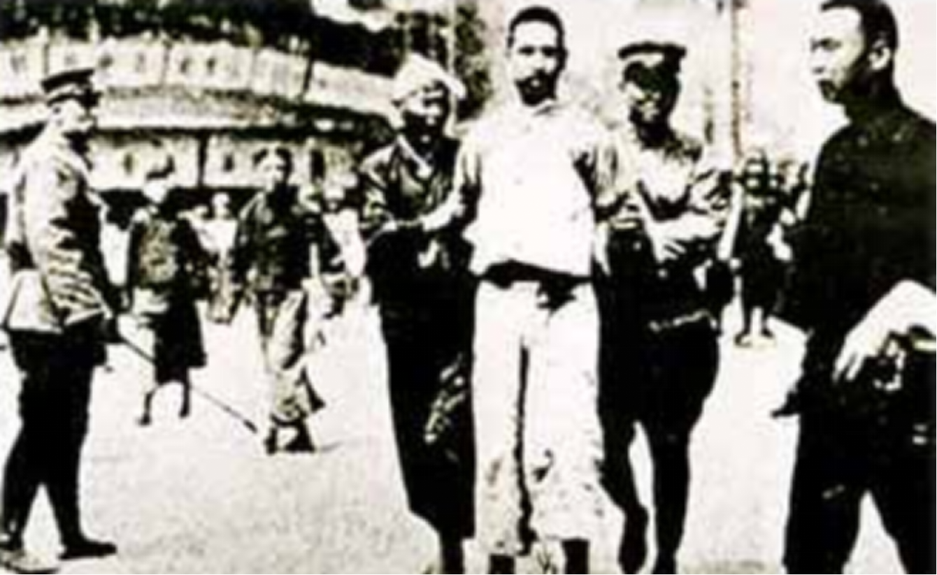 49年李克农宣布外交部机要处长是谁,底下人问:这是哪一位同志?