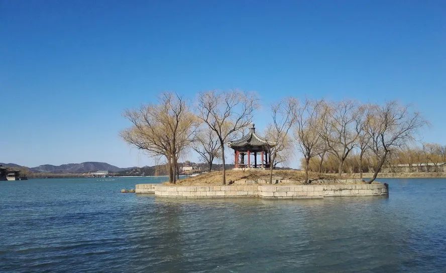 昆明湖小三岛之凤凰墩,真的是临时厕所吗?