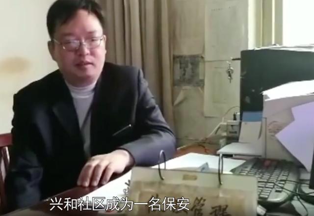 而且,一些好学的同事知道了张晓勇的学历以后,也会跑来向他请教,然后