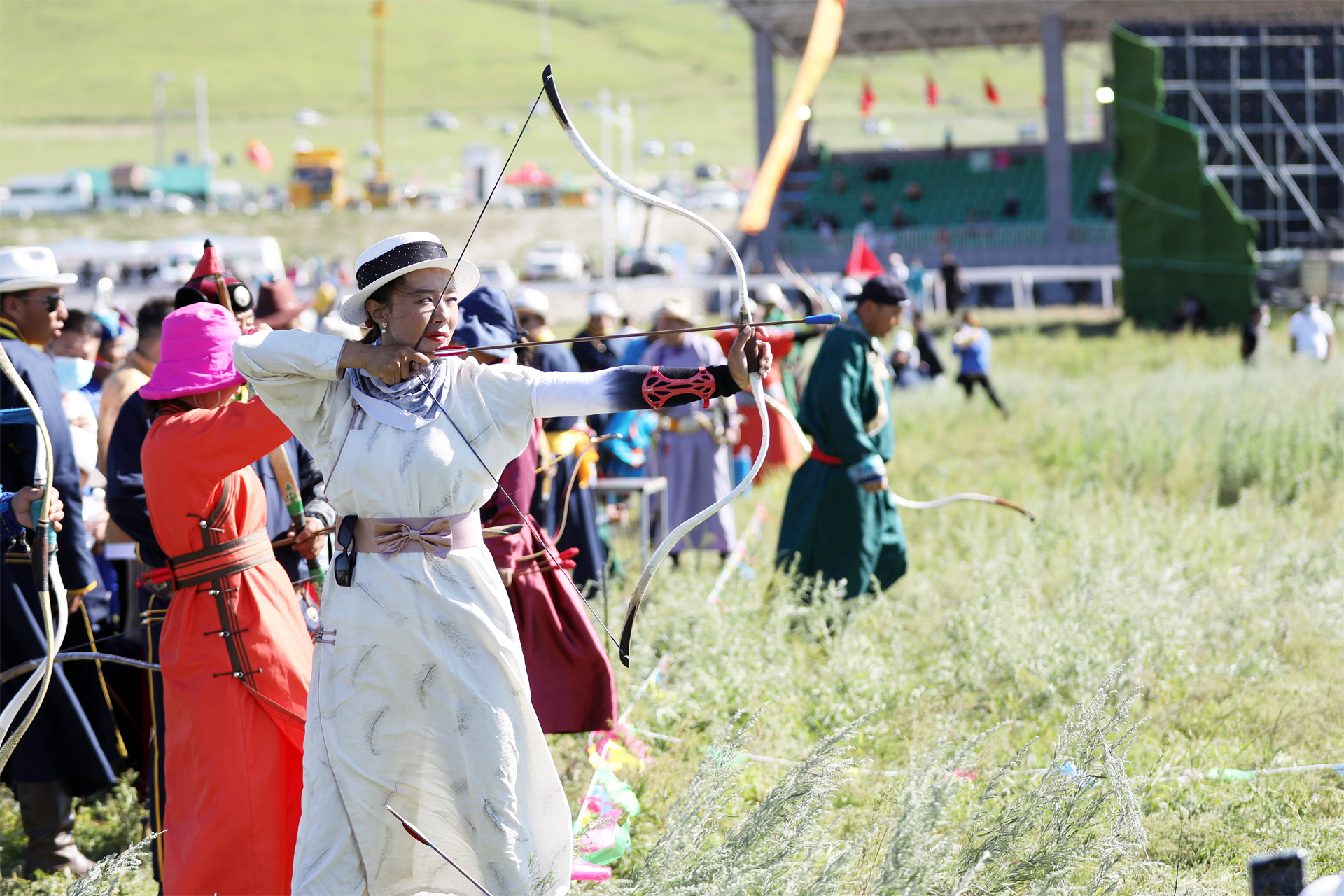 红飞翠舞享盛会 盛装相约庆丰收