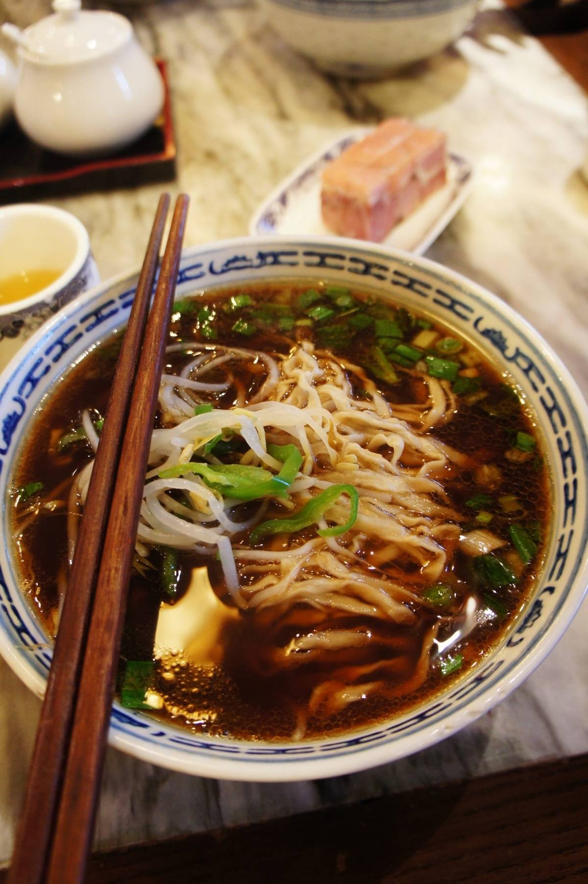 没吃过这4家锅盖面,别说来过镇江,味正宗分量大,来了不吃遗憾