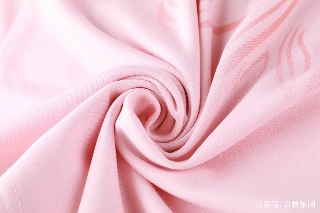 聚酯纤维和棉的衣服哪个好 聚酯纤维的衣服贵吗
