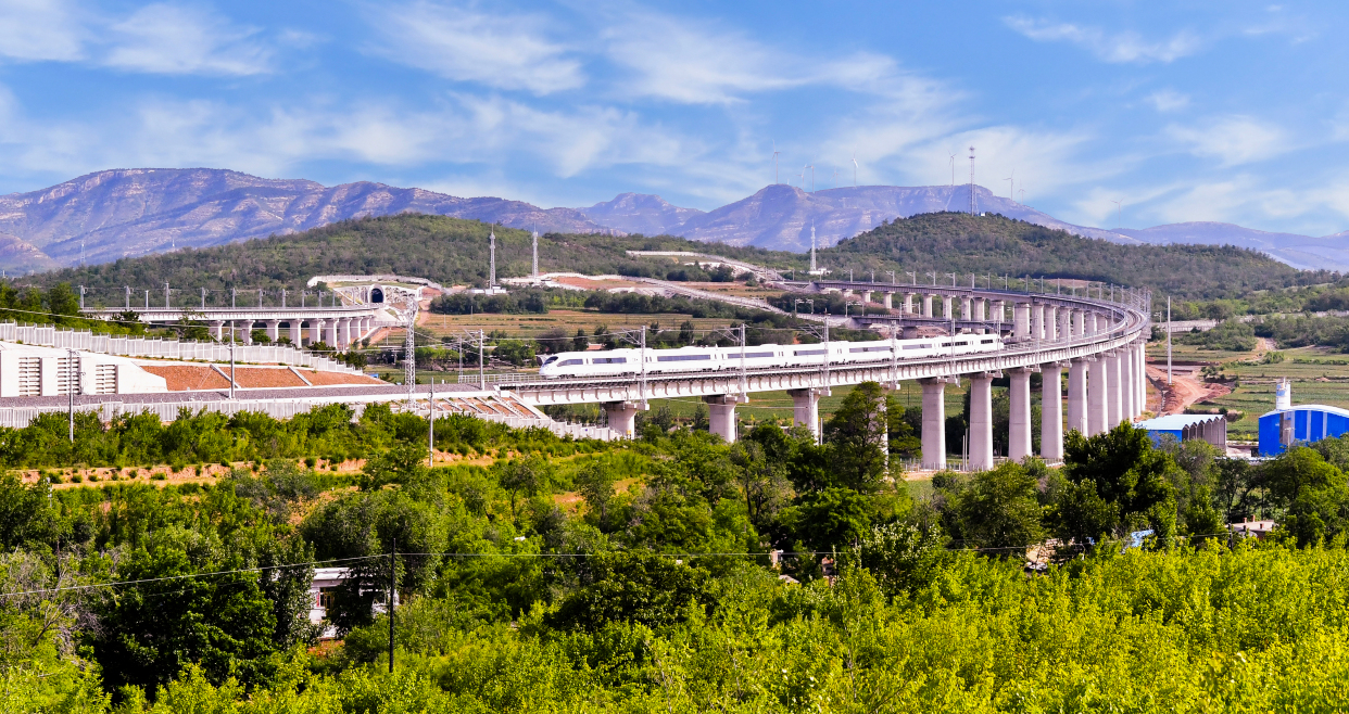 乘"英雄列车"看美丽中国 指尖读者代表体验z12次英雄列车热情服务
