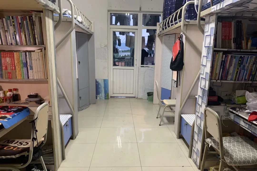 重庆科技学院这个男生宿舍真不错,4人全部考研上岸!