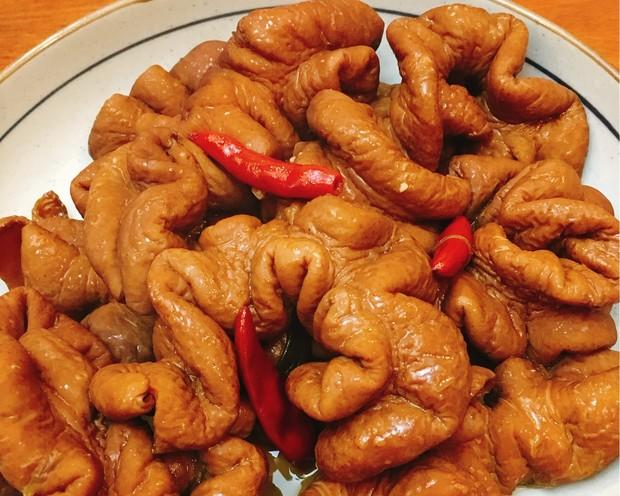 香辣入味的卤肥肠,肉质丰富咬着爽,卤料制作我教你,吃着放心