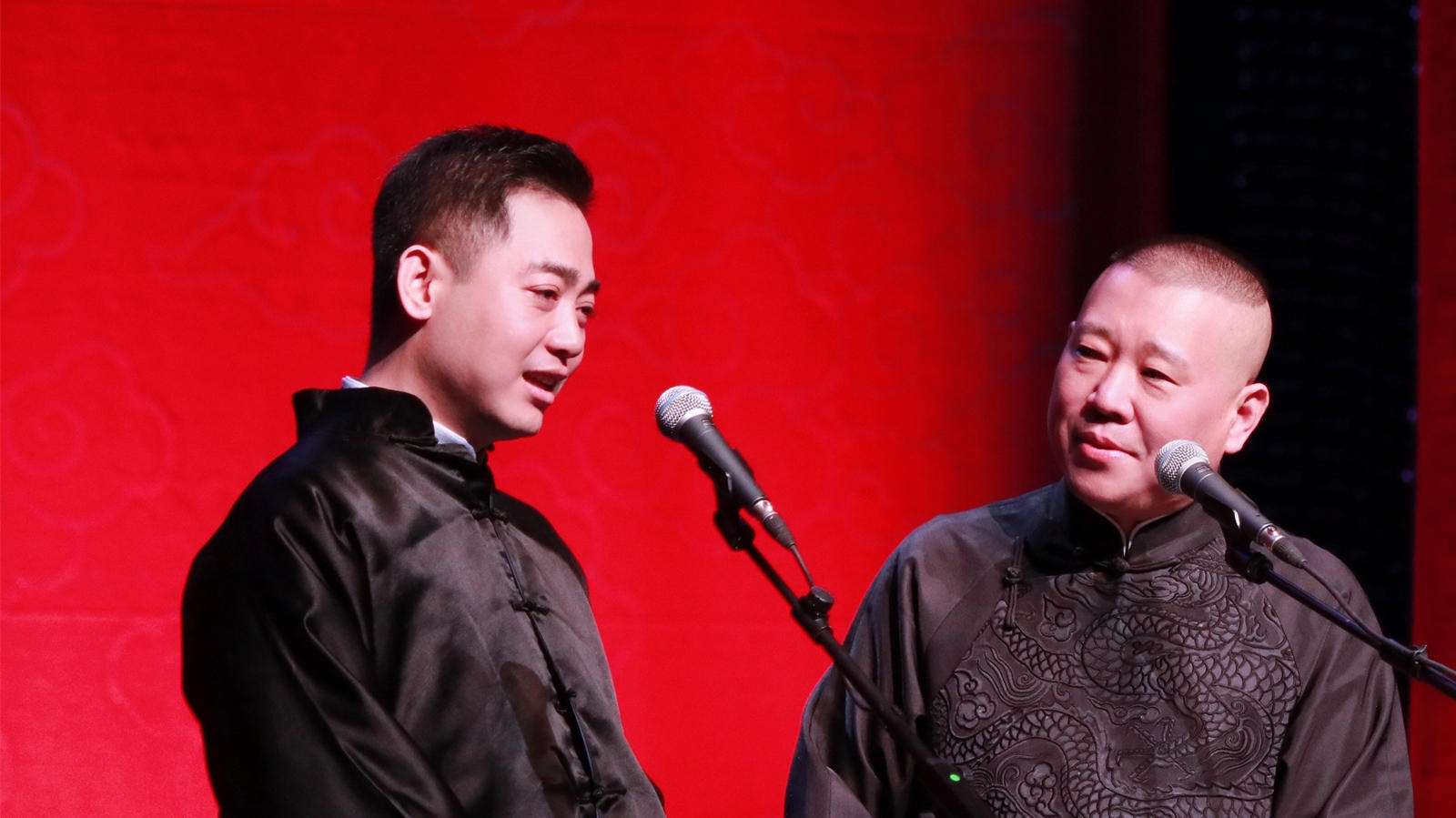 德云社"敢死队队长"孔云龙,偷骑摩托撞夏利,追尾公交车致骨折