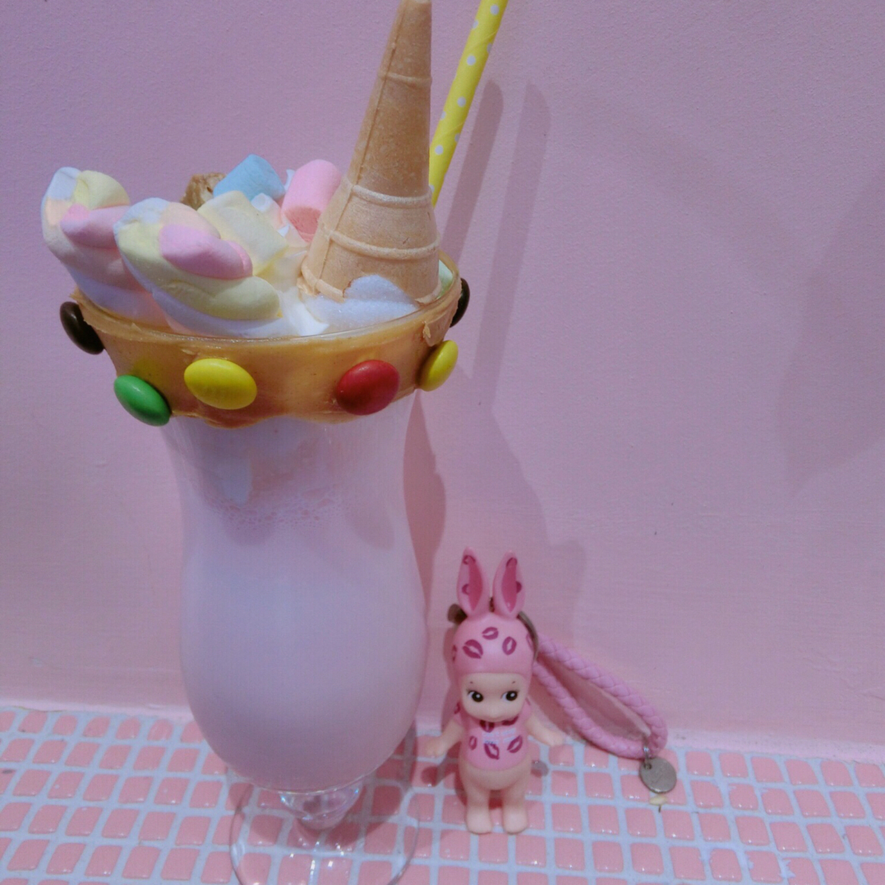 hi sweety在南京的甜品界人气超旺的.虽然店铺不大,但是布置很精致.