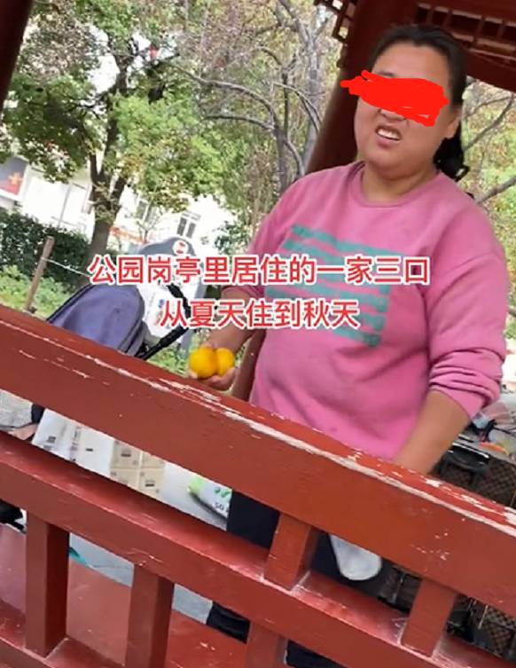 男子好吃懶做,帶著孩子媳婦睡公園,網友:這樣的人都有老婆