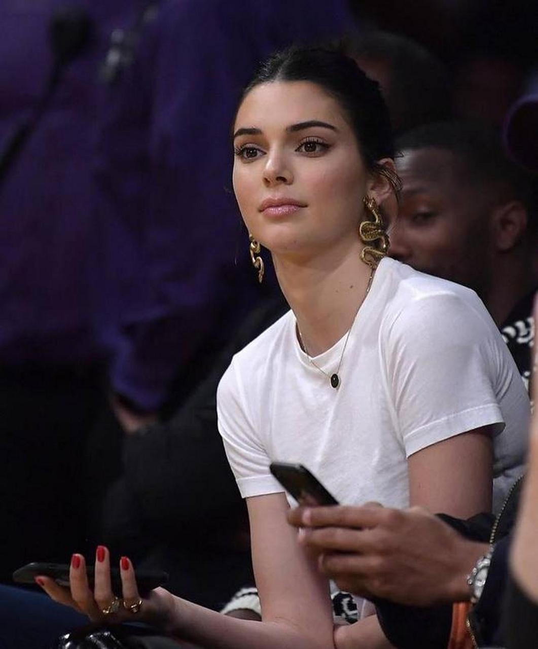 世纪难题,nba最美人妻前二 恩比德妻安妮,哈登女友卡戴珊 如果是你